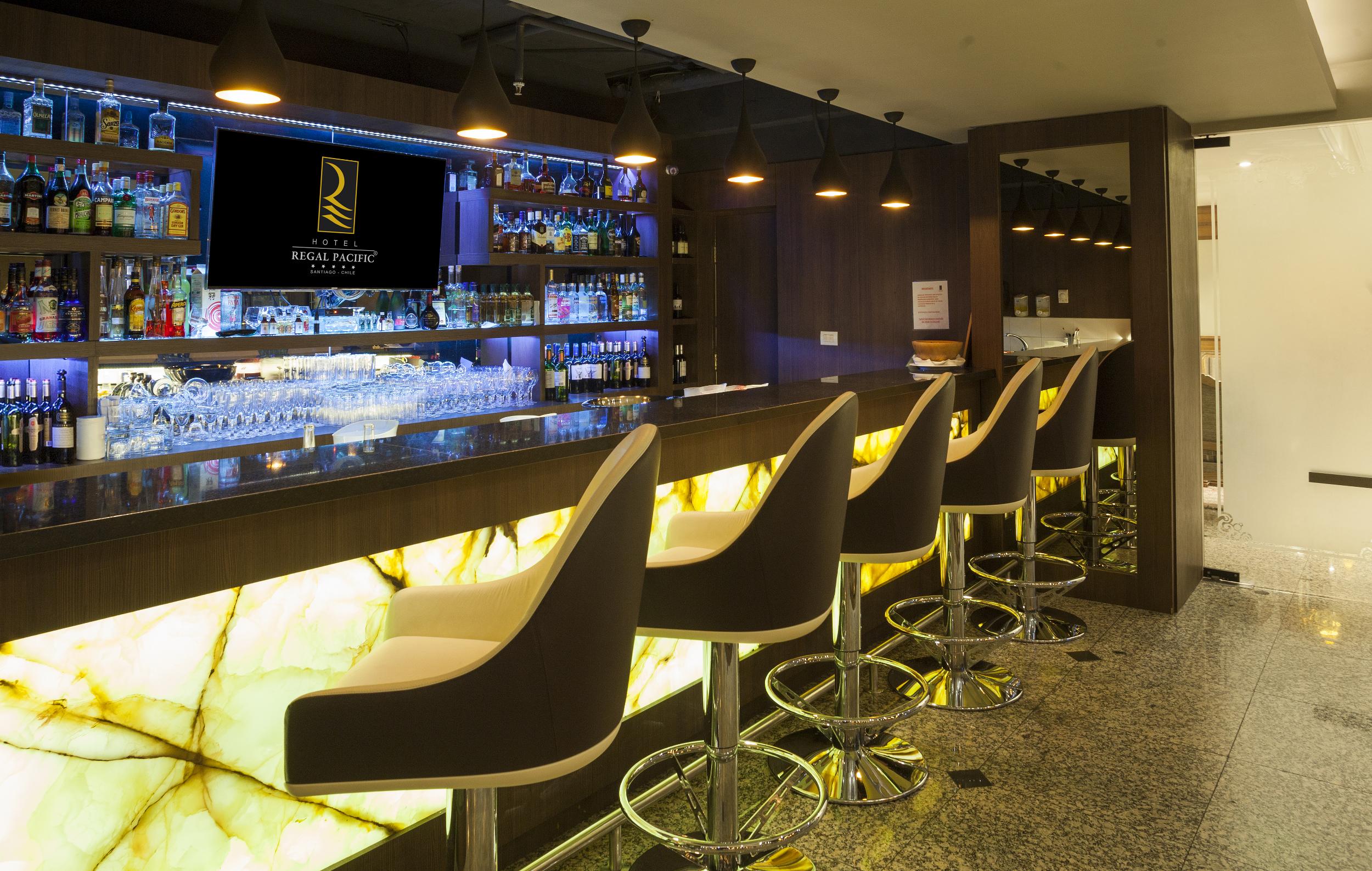 Hotel Regal Pacific Santiago Eksteriør bilde The bar at the R Lounge