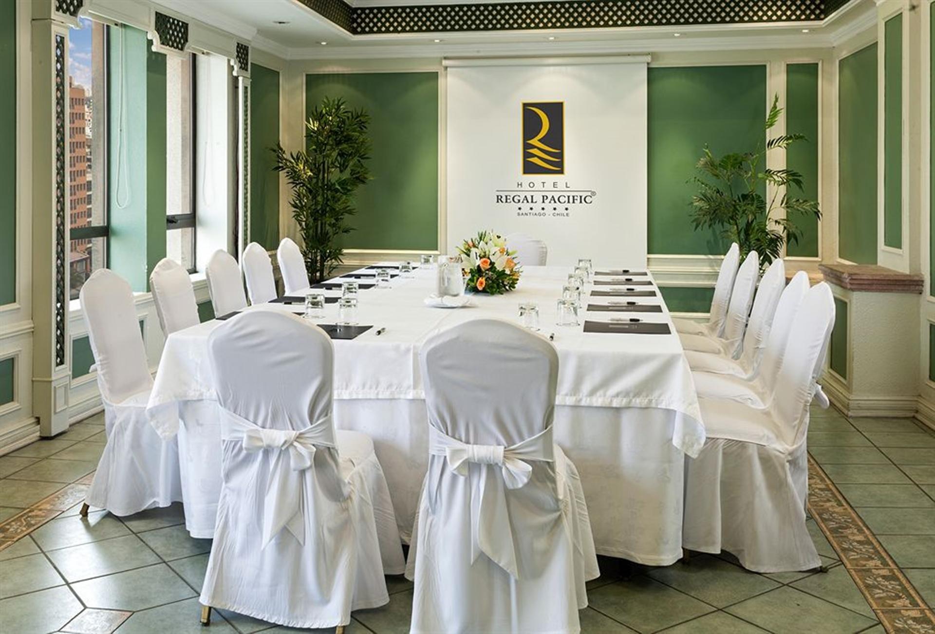 Hotel Regal Pacific Santiago Eksteriør bilde A meeting room at the Royal Pacific Hotel