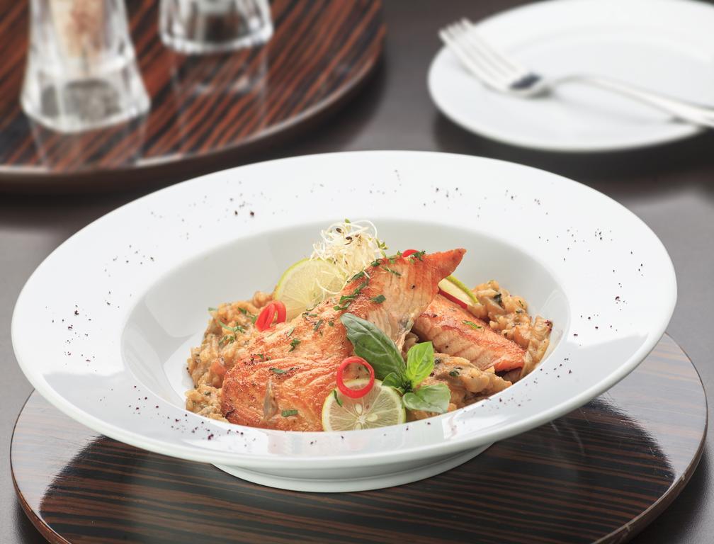 Hotel Regal Pacific Santiago Eksteriør bilde A plate of salmon and rice