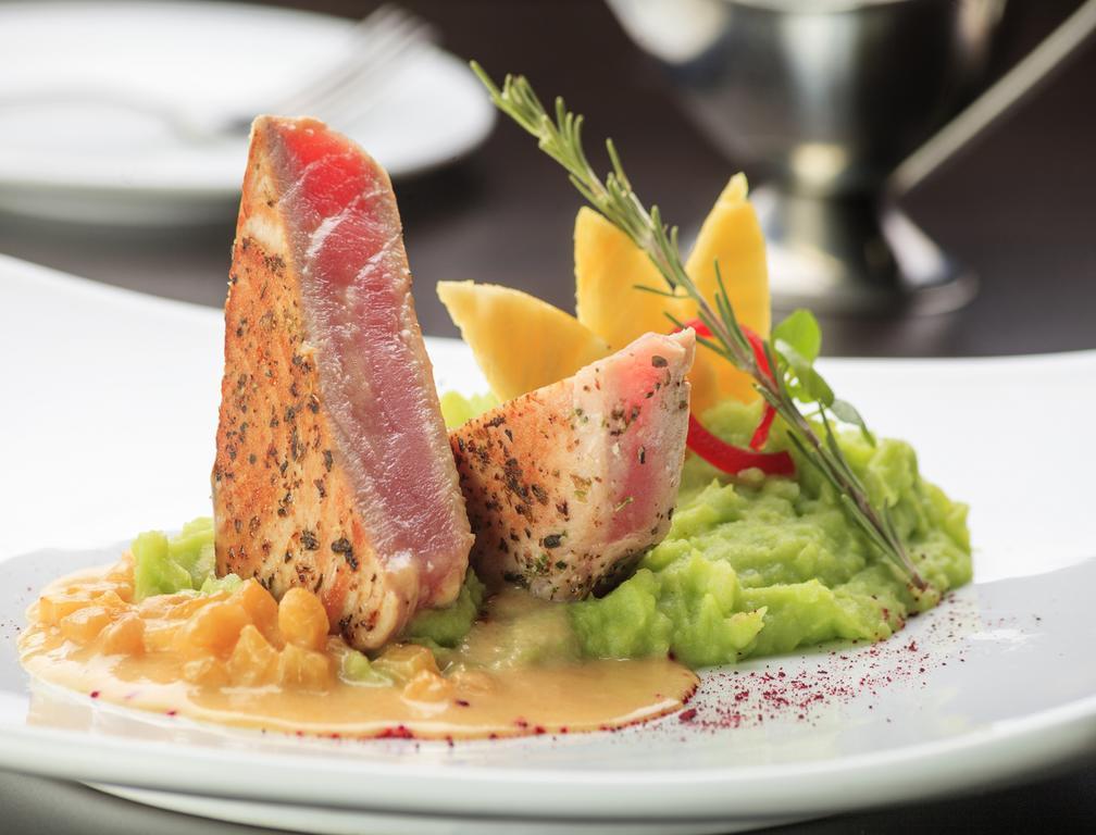 Hotel Regal Pacific Santiago Eksteriør bilde Tuna steak