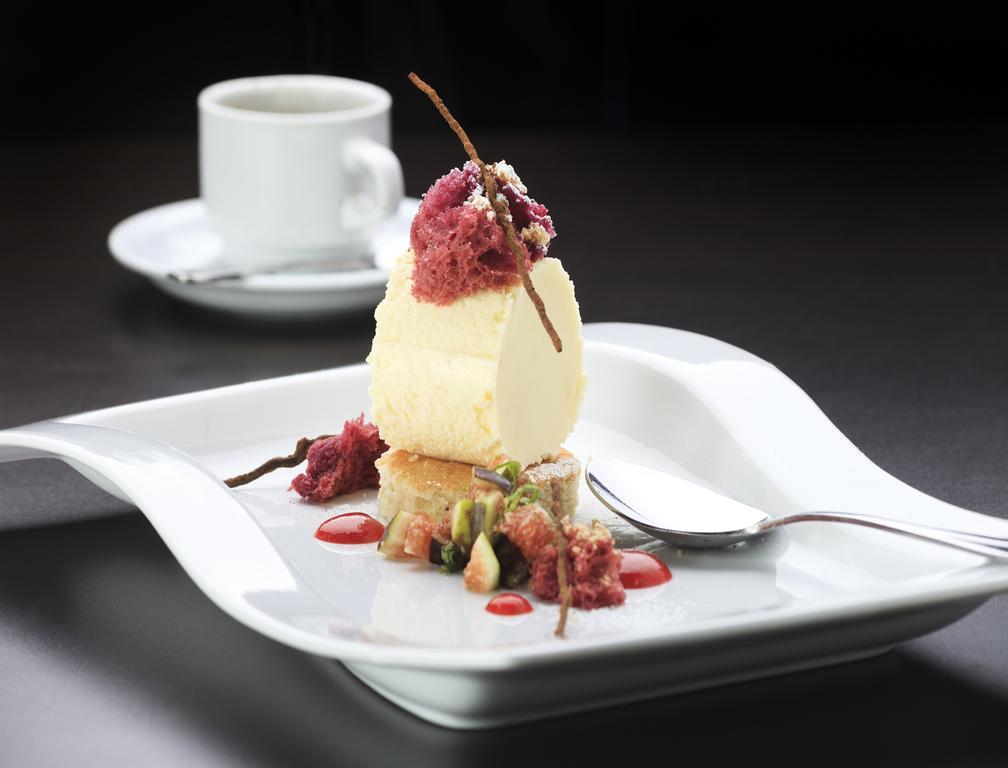 Hotel Regal Pacific Santiago Eksteriør bilde A dessert